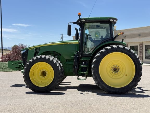 Image of John Deere 8245R equipment image 1