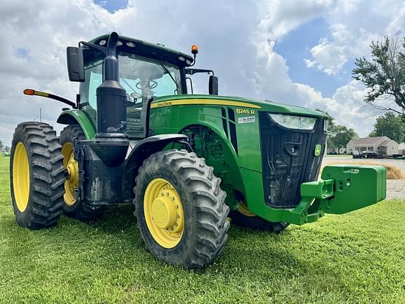 Image of John Deere 8245R equipment image 3