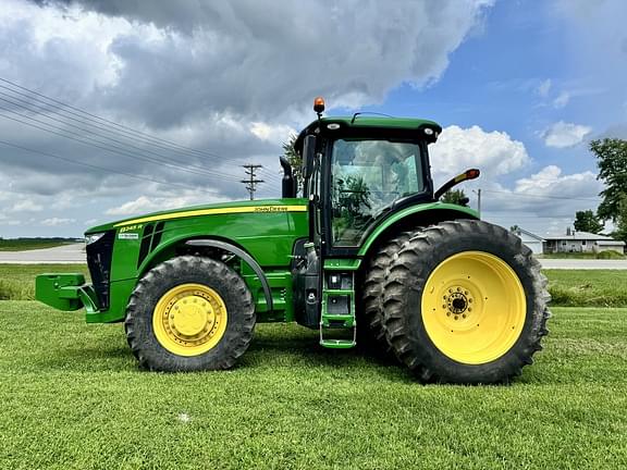 Image of John Deere 8245R equipment image 1