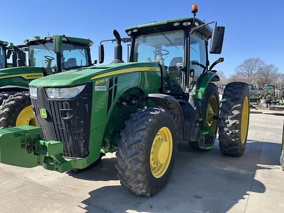 Image of John Deere 8245R equipment image 2