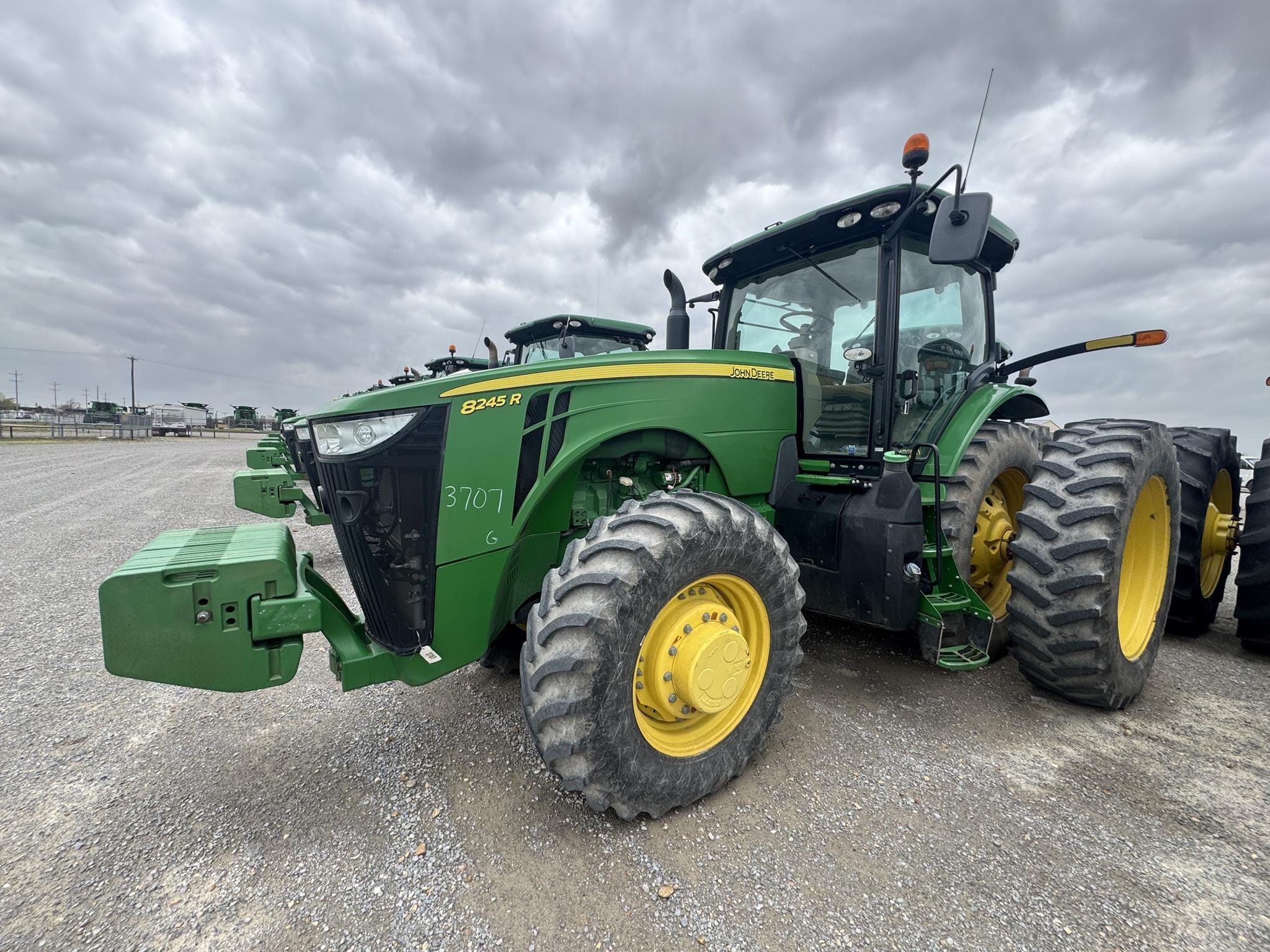 2017 John Deere 8245R Equipment Image0