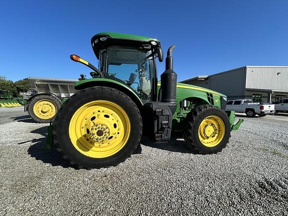 Image of John Deere 8245R equipment image 3