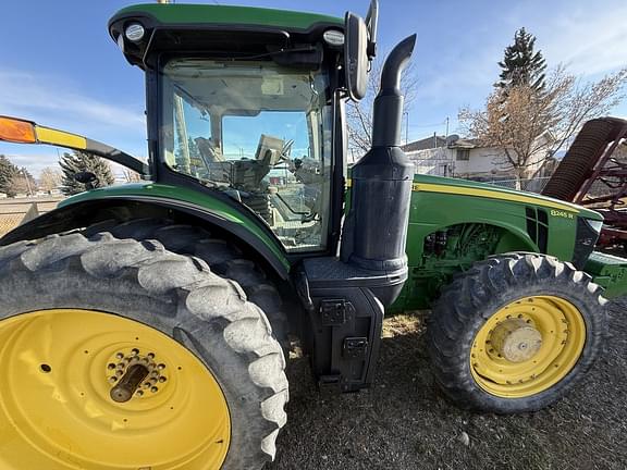 Image of John Deere 8245R equipment image 4