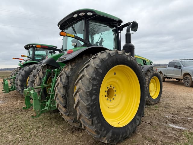 Image of John Deere 8270R equipment image 2