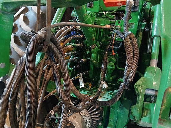 Image of John Deere 8270R equipment image 2