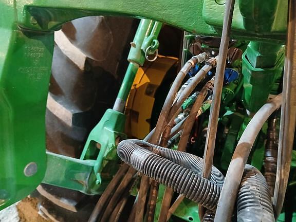 Image of John Deere 8270R equipment image 3