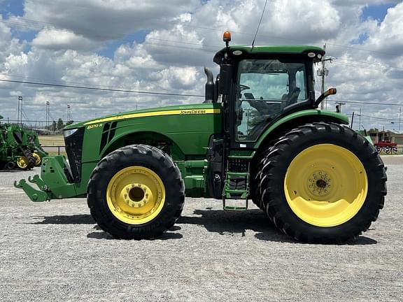 Image of John Deere 8270R equipment image 1