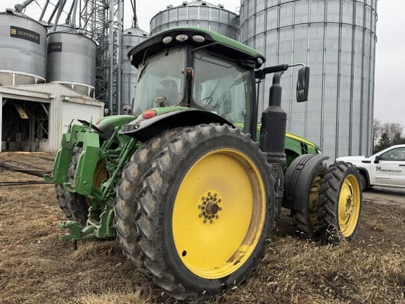 Image of John Deere 8270R equipment image 1
