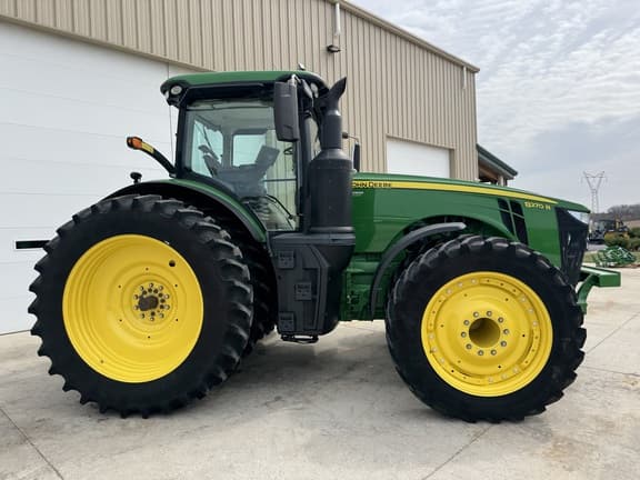 Image of John Deere 8270R equipment image 2