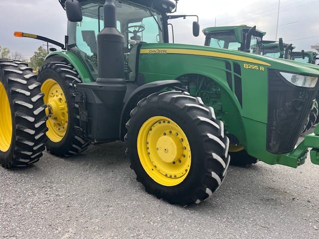 2017 John Deere 8295R Equipment Image0