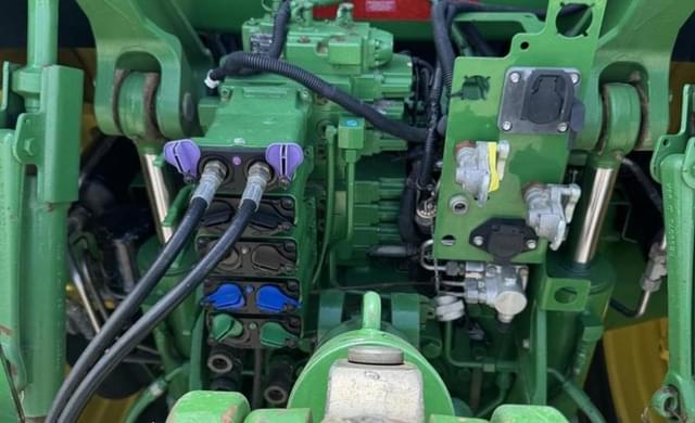 Image of John Deere 8295R equipment image 4
