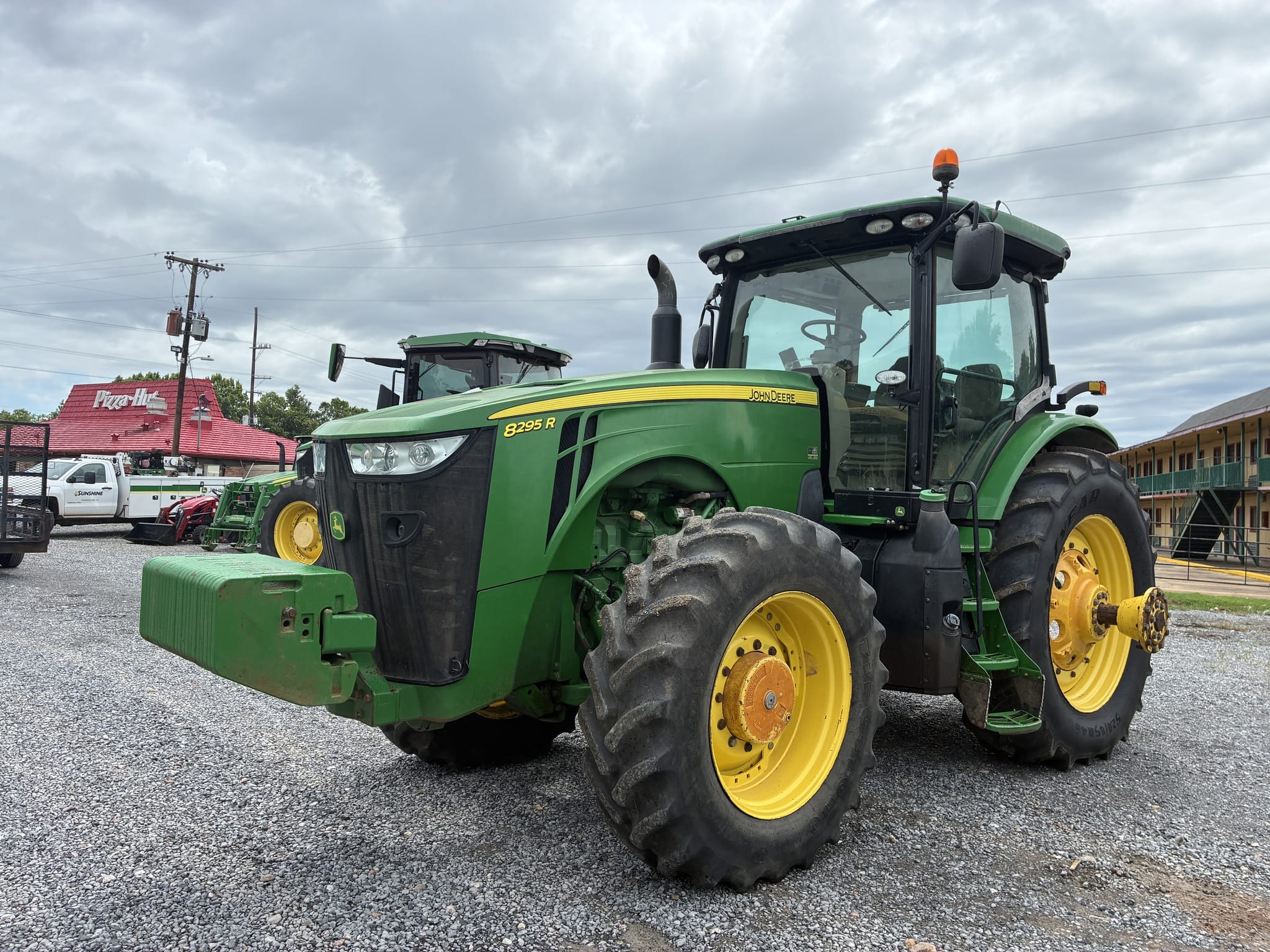2017 John Deere 8295R Equipment Image0