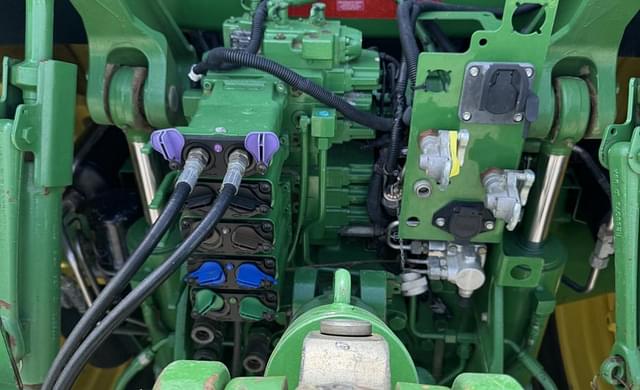 Image of John Deere 8295R equipment image 3