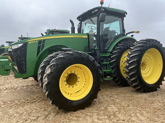 2017 John Deere 8295R Equipment Image0