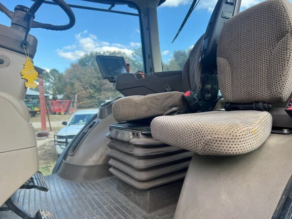 Image of John Deere 8320R equipment image 4