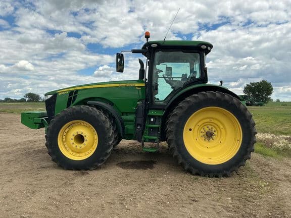 Image of John Deere 8320R equipment image 1
