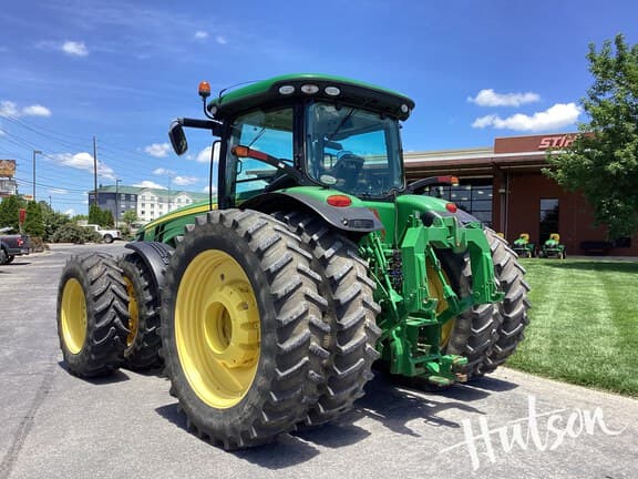 Image of John Deere 8320R equipment image 2