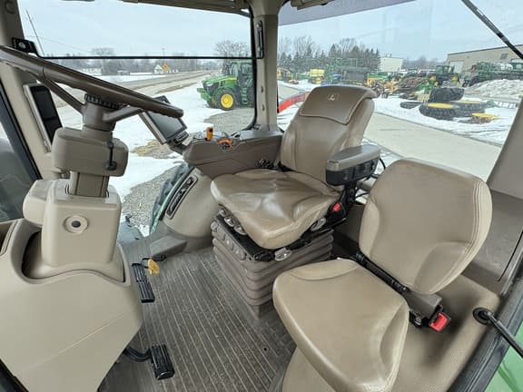 Image of John Deere 8320R equipment image 3