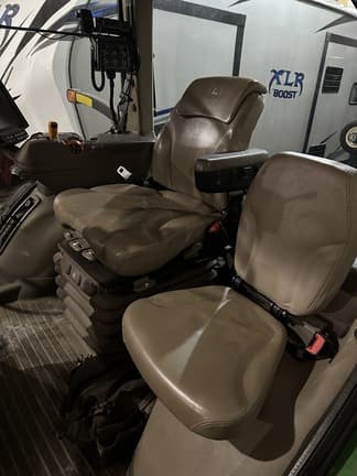 Image of John Deere 8320R equipment image 4