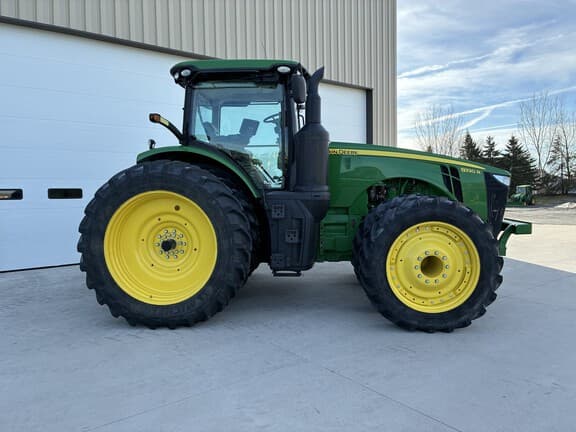 Image of John Deere 8320R equipment image 1