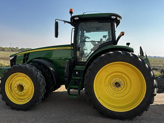 Image of John Deere 8320R equipment image 3