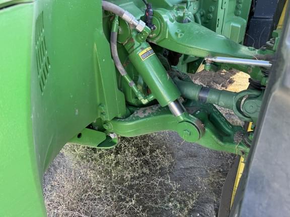 Image of John Deere 8320R equipment image 3
