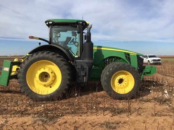 2017 John Deere 8320R Equipment Image0