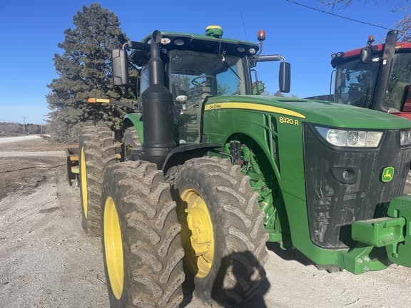 Image of John Deere 8320R equipment image 1