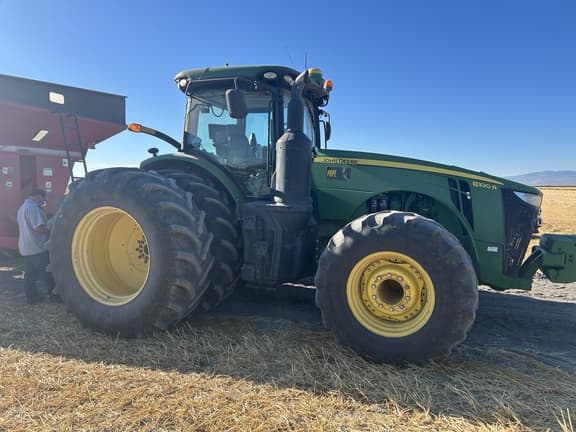 Image of John Deere 8320R equipment image 2