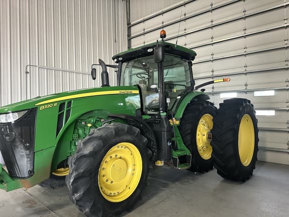 Image of John Deere 8320R equipment image 2
