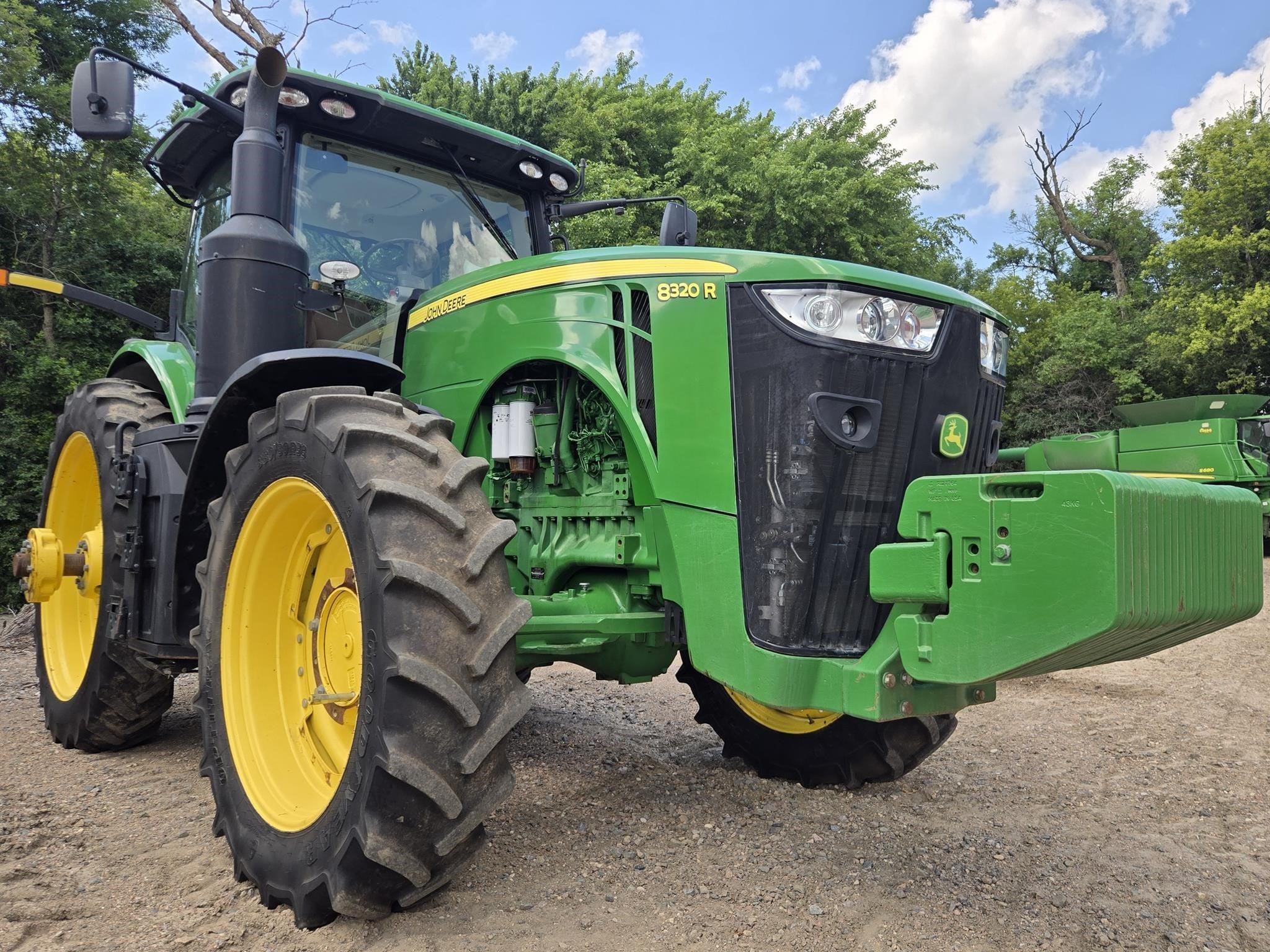 2017 John Deere 8320R Equipment Image0