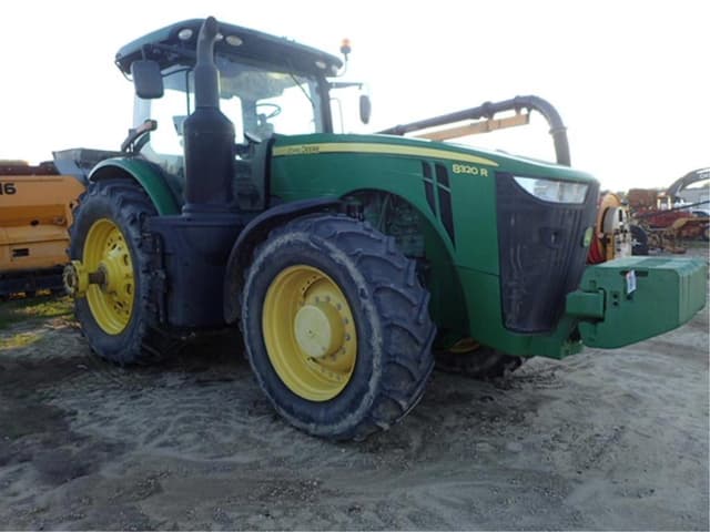 Image of John Deere 8320R equipment image 4