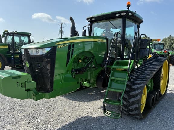 Image of John Deere 8320RT equipment image 3