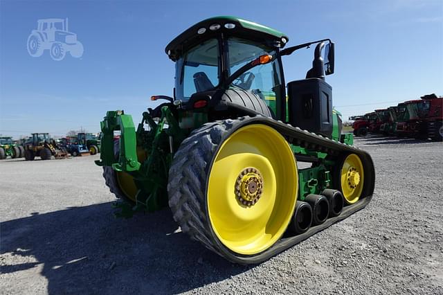 Image of John Deere 8320RT equipment image 4