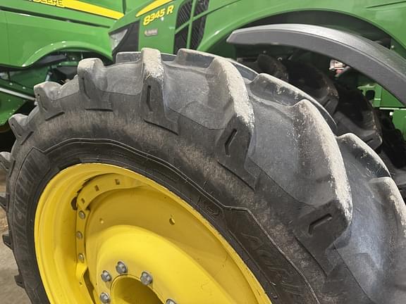 Image of John Deere 8345R equipment image 1