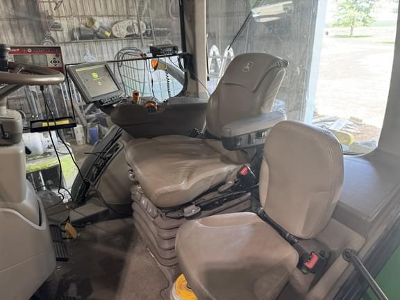Image of John Deere 8345R equipment image 2