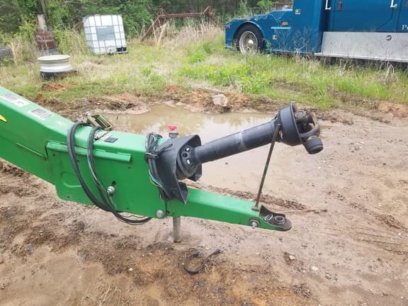 Image of John Deere 835 equipment image 1