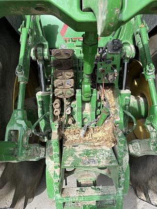 Image of John Deere 8370R equipment image 4