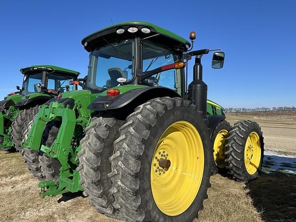 Image of John Deere 8370R equipment image 1