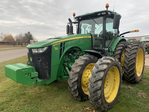 2017 John Deere 8370R Equipment Image0