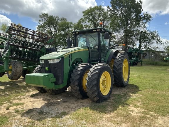Image of John Deere 8370R equipment image 1