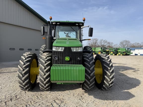 Image of John Deere 8370R equipment image 1