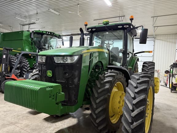 Image of John Deere 8370R equipment image 1