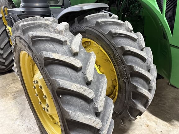 Image of John Deere 8370R equipment image 4