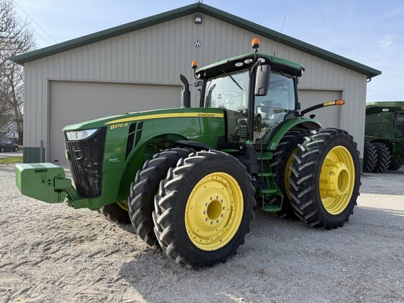 2017 John Deere 8370R Equipment Image0