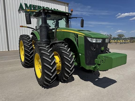 Image of John Deere 8370R equipment image 1