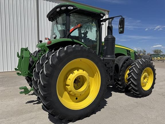 Image of John Deere 8370R equipment image 2
