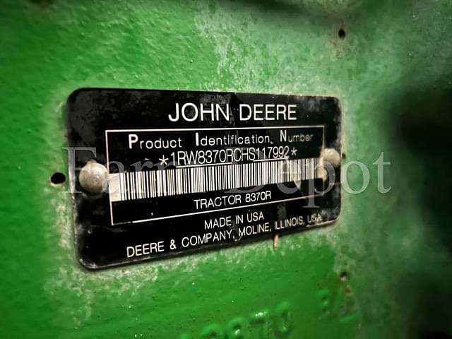 Image of John Deere 8370R equipment image 1