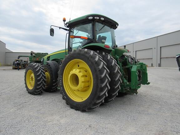 Image of John Deere 8370R equipment image 2