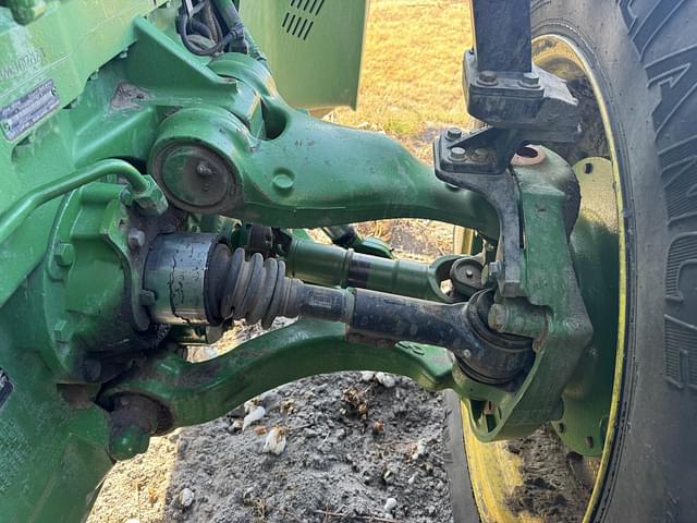 Image of John Deere 8370R equipment image 4